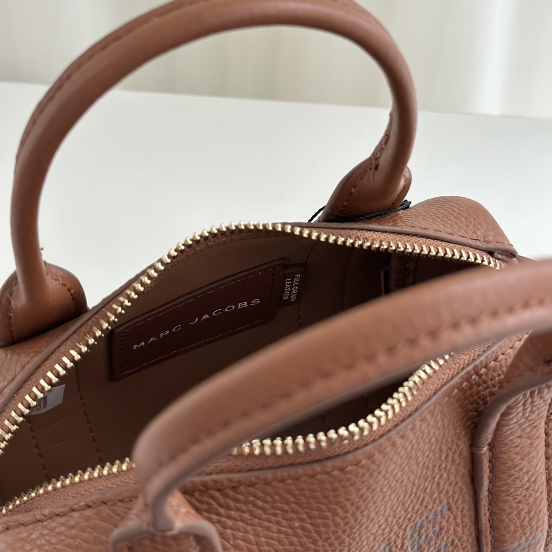 Marc Jacobs ～棕色。尺寸:20*12*12