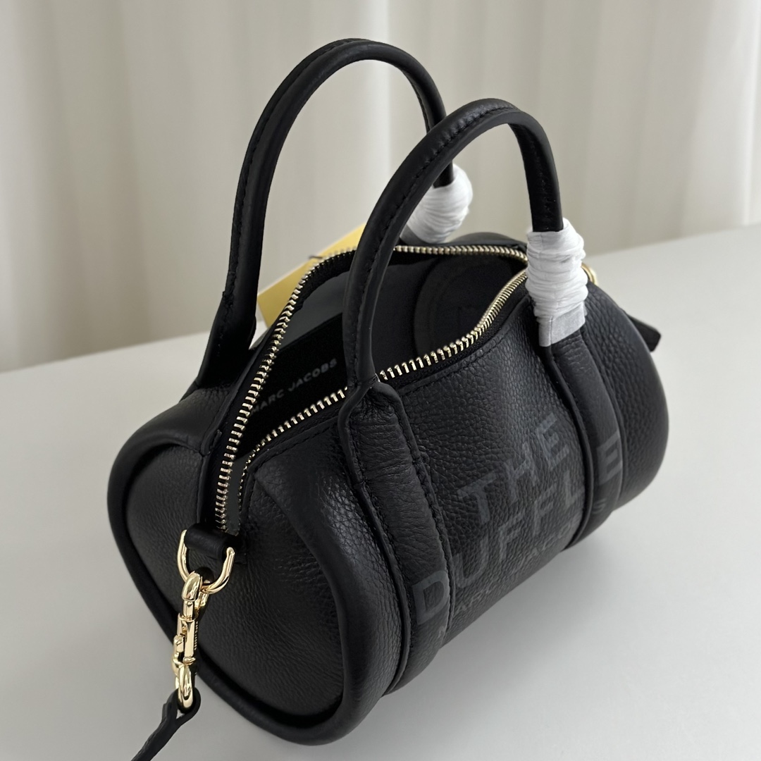 Marc Jacobs ～黑色。尺寸20*12*12