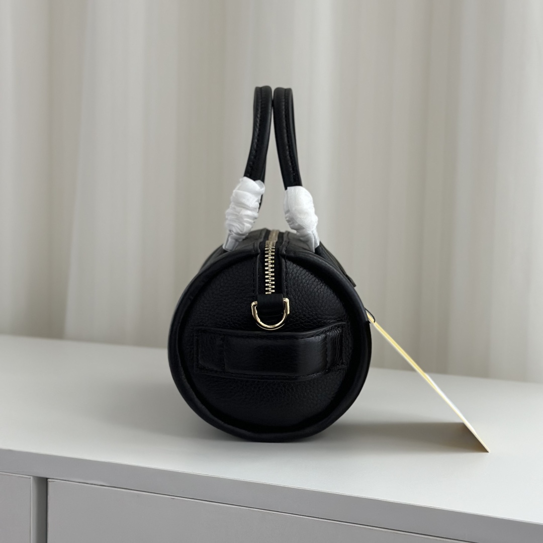 Marc Jacobs ～黑色。尺寸20*12*12