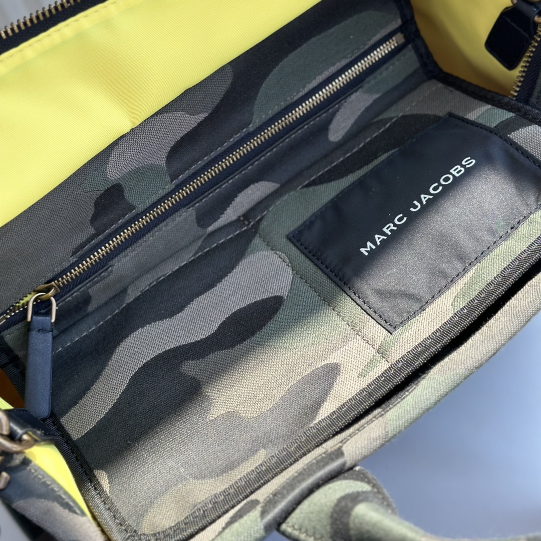 Marc Jacobs ～帆布迷彩绣线托特包 33cm