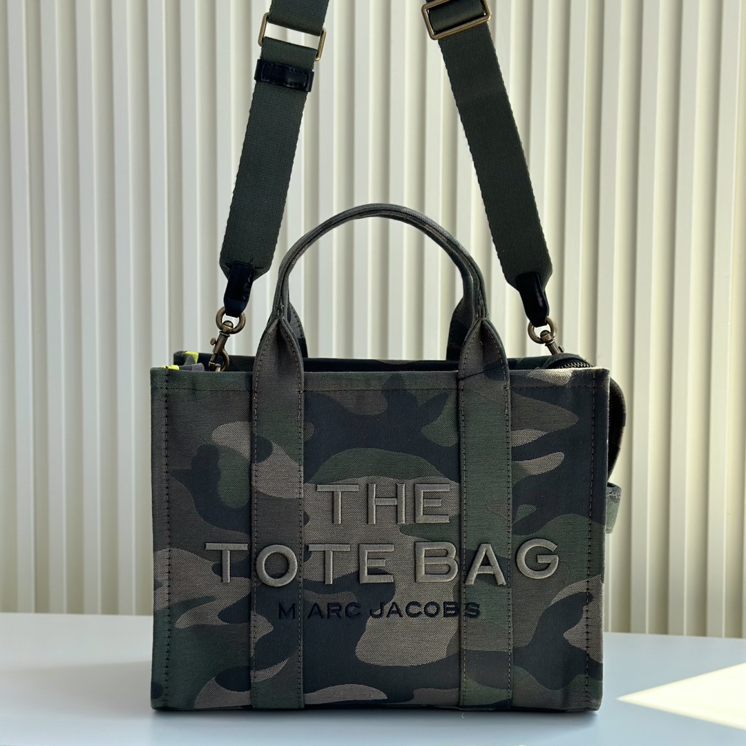 Marc Jacobs ～帆布迷彩绣线托特包 33cm