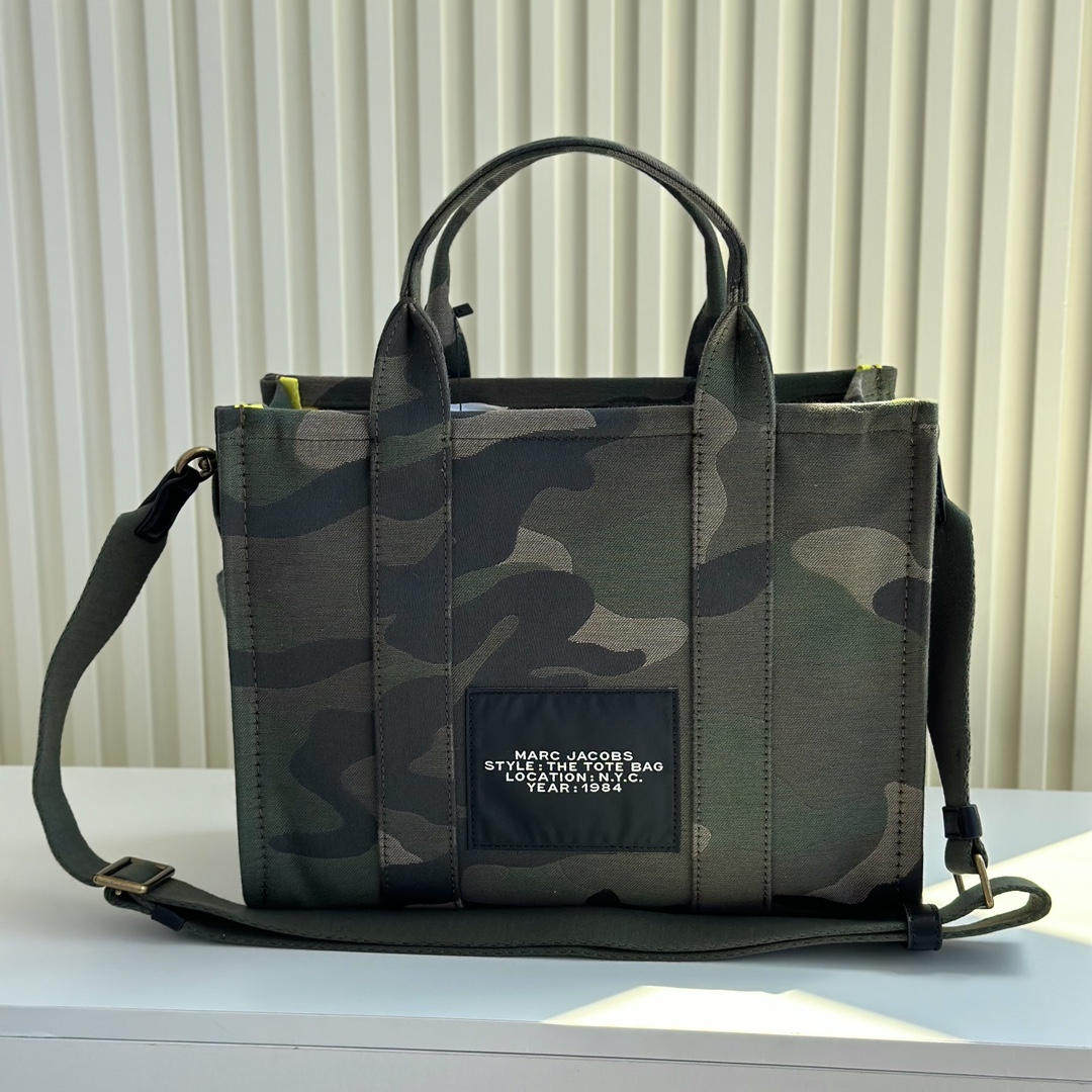 Marc Jacobs ～帆布迷彩绣线托特包 33cm