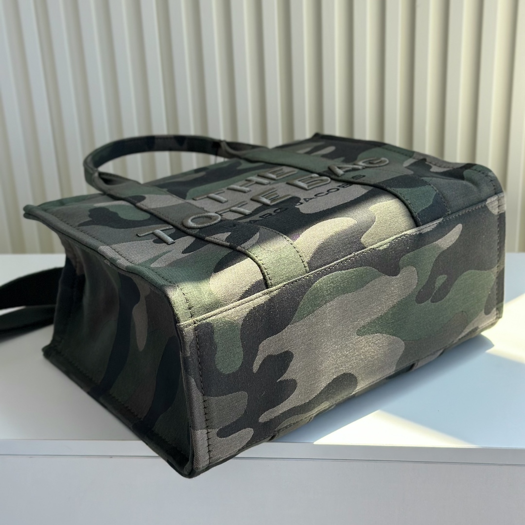 Marc Jacobs ～帆布迷彩绣线托特包 33cm