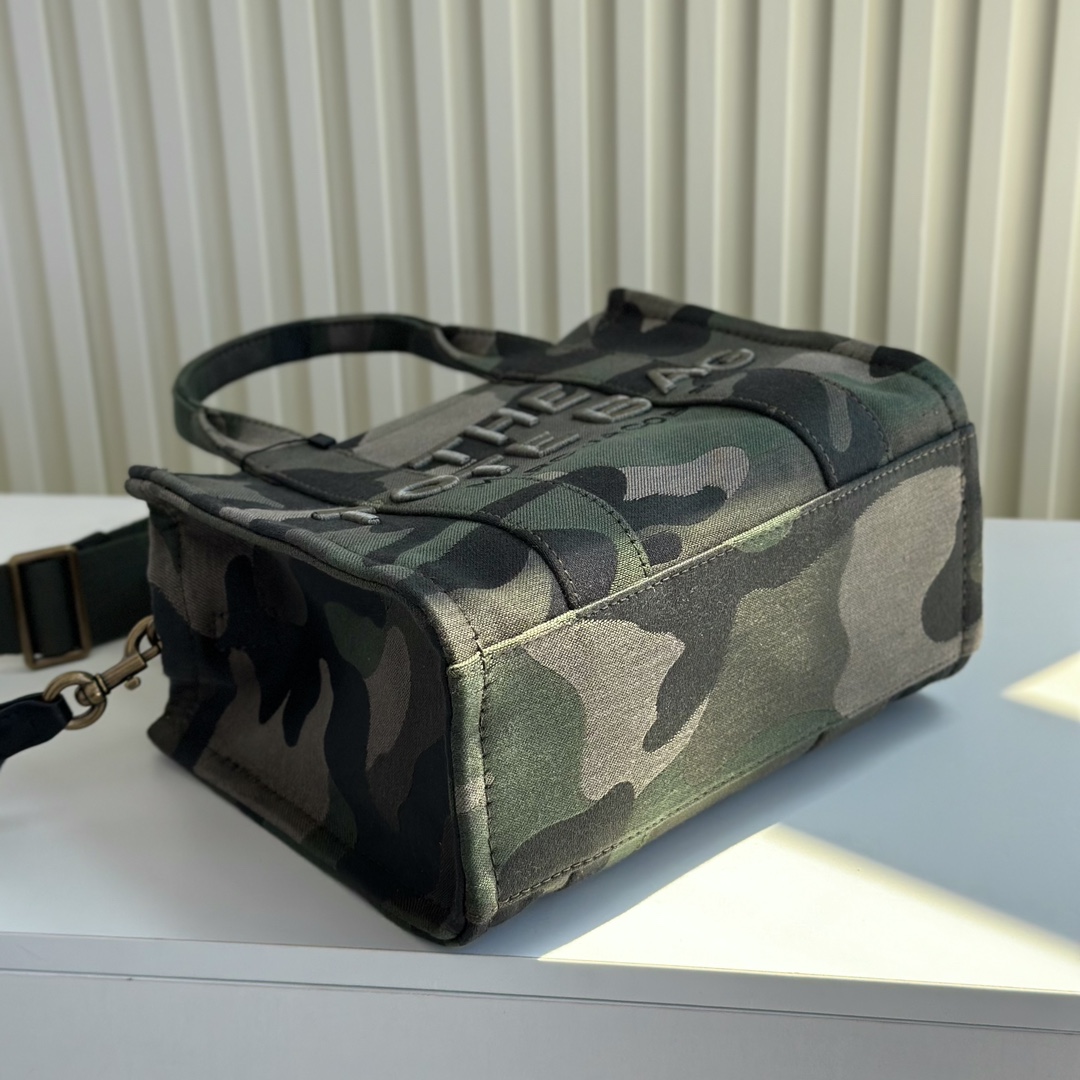 Marc Jacobs ～帆布迷彩绣线托特 26cm