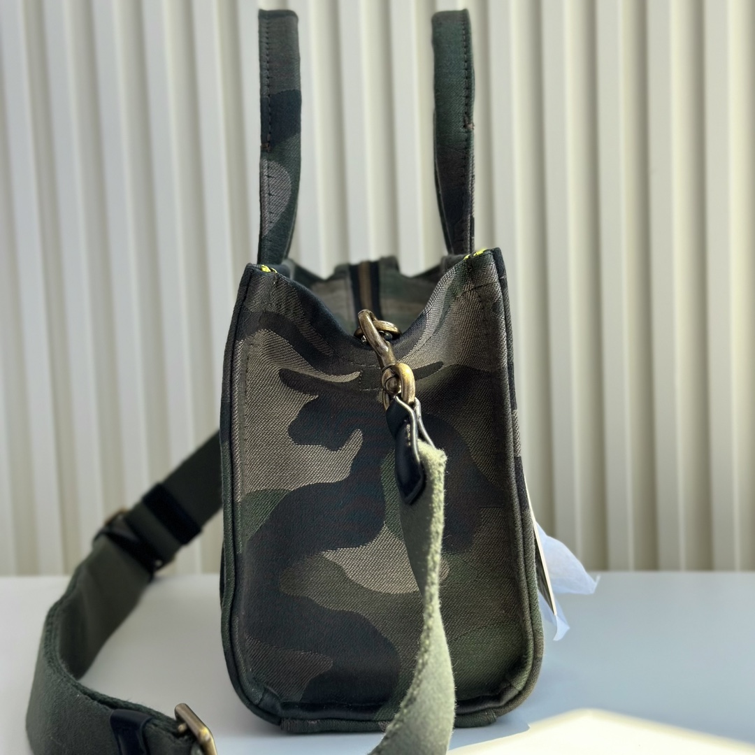 Marc Jacobs ～帆布迷彩绣线托特 26cm