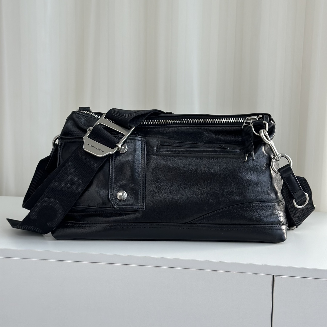 Marc Jacobs ～油蜡小牛皮工装包 尺寸:37*17*21