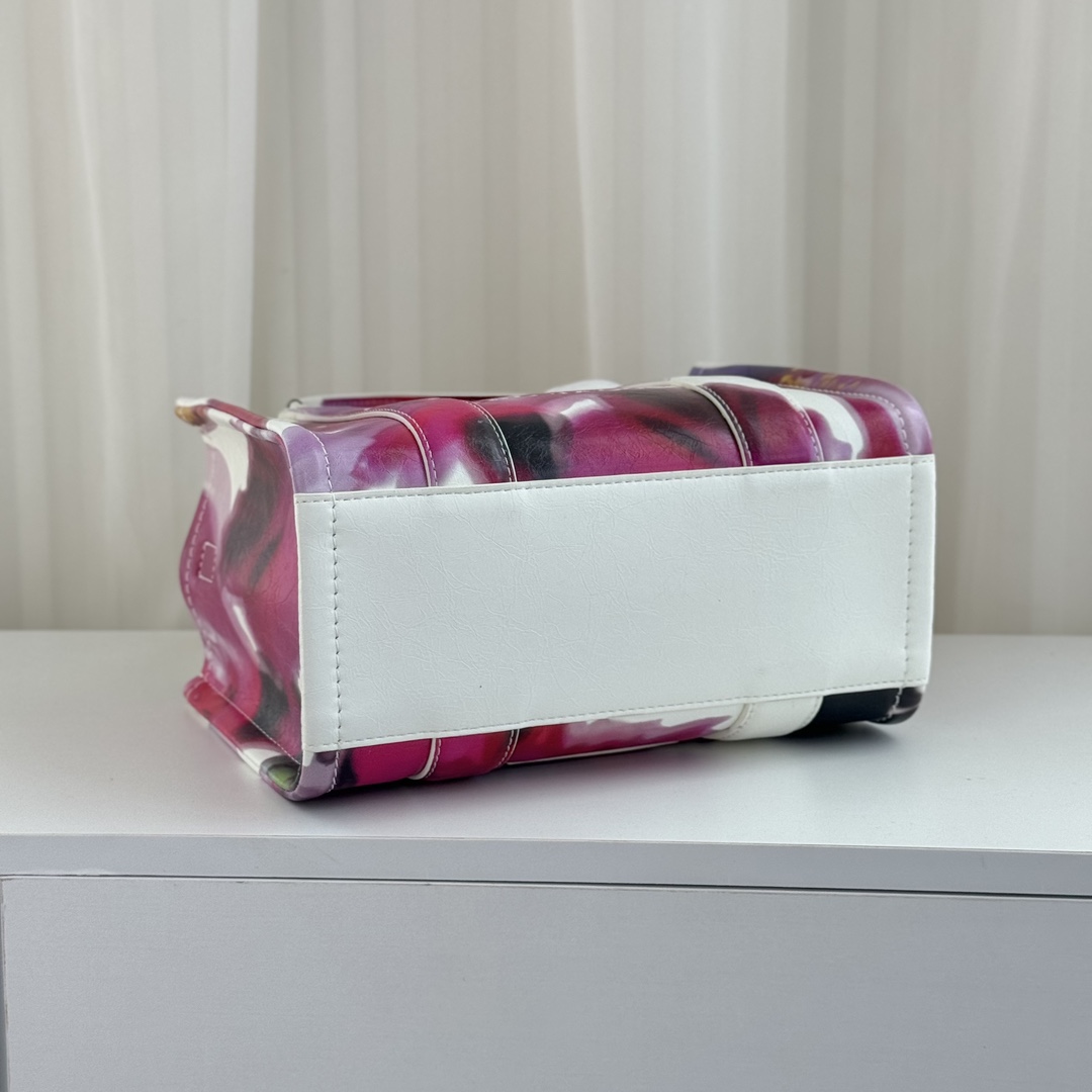 Marc Jacobs ～花卉托特 26cm
