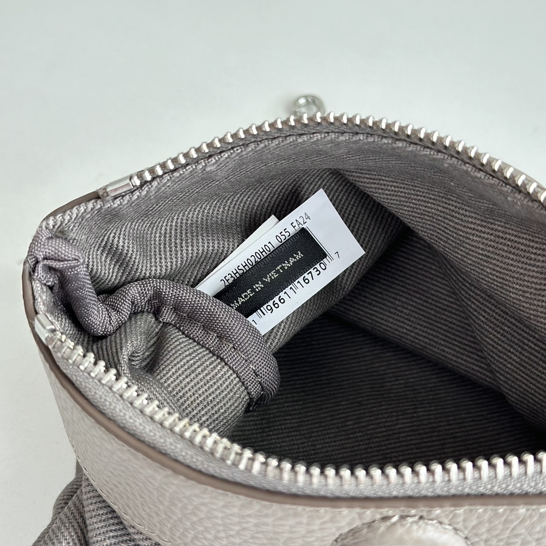 Marc Jacobs ～菜篮子铁灰色