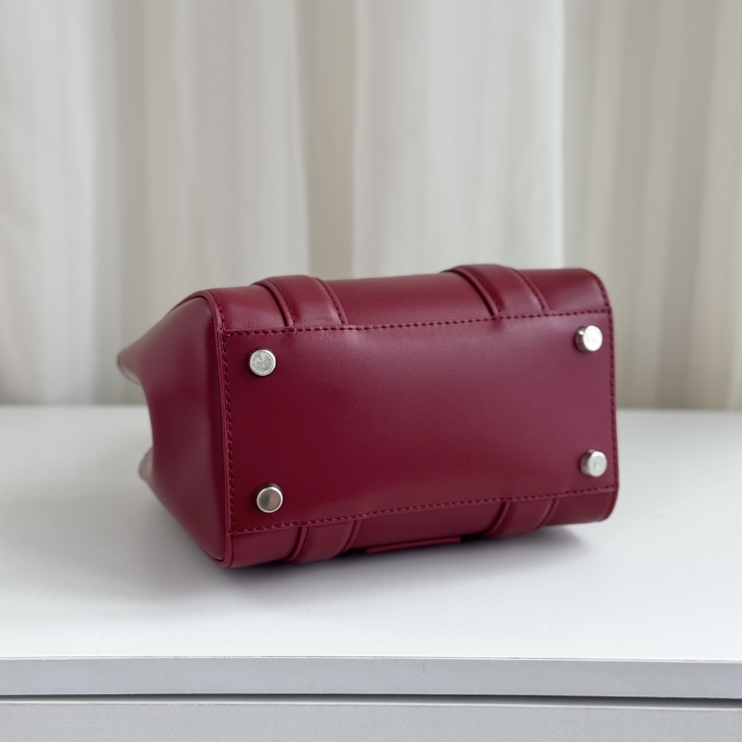 Marc Jacobs ～Mj 牛皮链条斜挎包 手提包