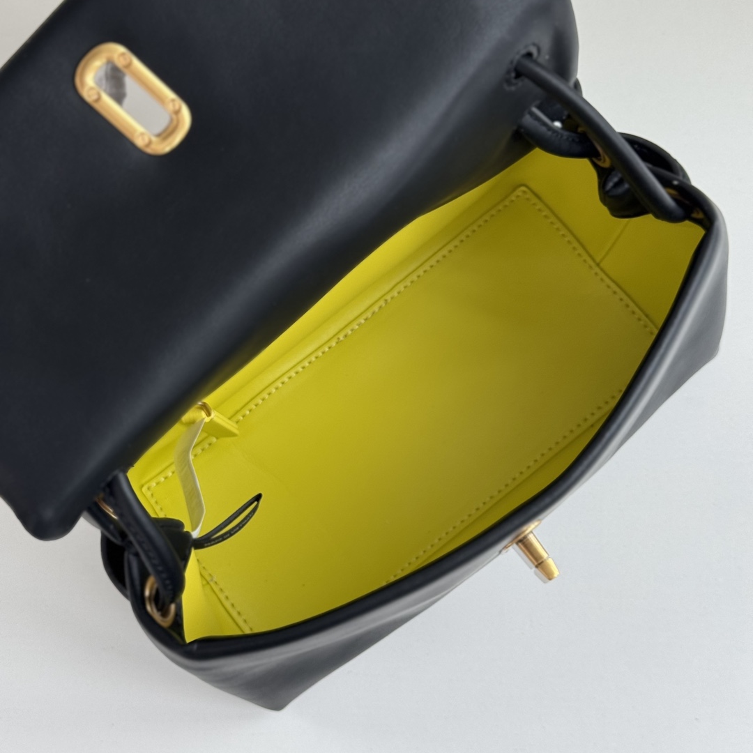 Marc Jacobs 新款牛皮迷你手提包