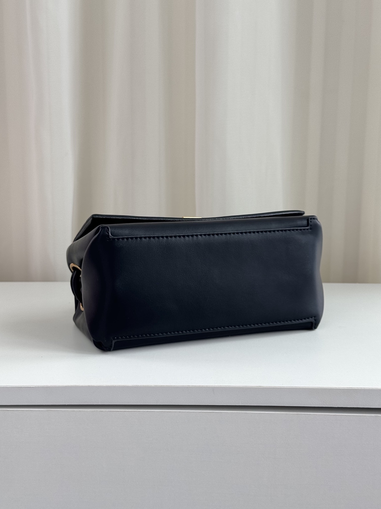 Marc Jacobs 新款牛皮迷你手提包