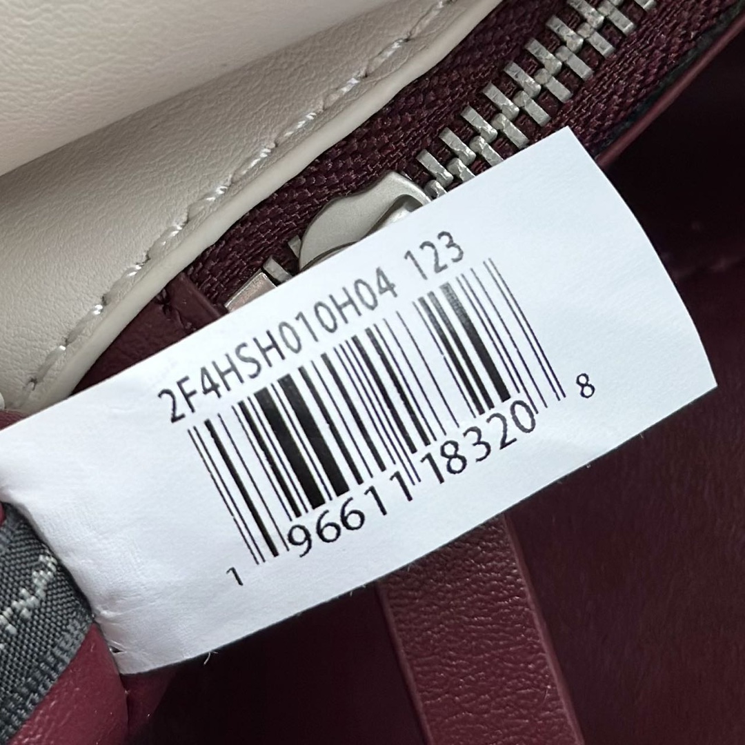 Marc Jacobs 新款牛皮迷你手提包