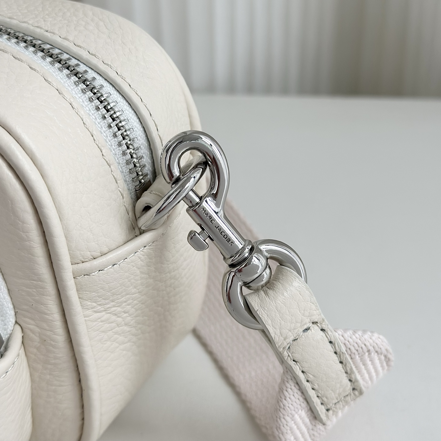 Marc Jacobs 白色 斜挎包