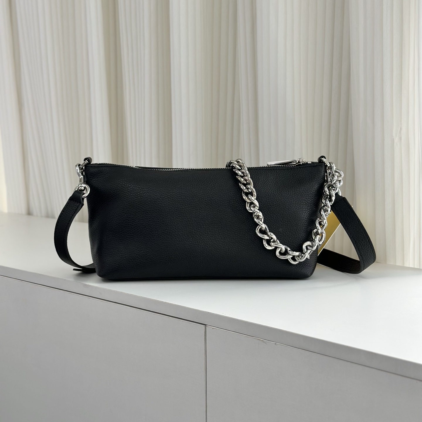 Marc Jacobs Mj 牛皮斜挎包 黑色 双肩带