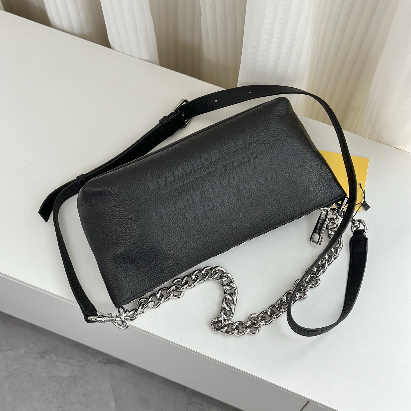 Marc Jacobs Mj 牛皮斜挎包 黑色 双肩带