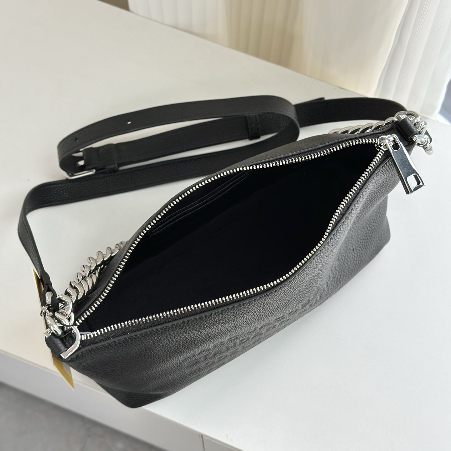 Marc Jacobs Mj 牛皮斜挎包 黑色 双肩带
