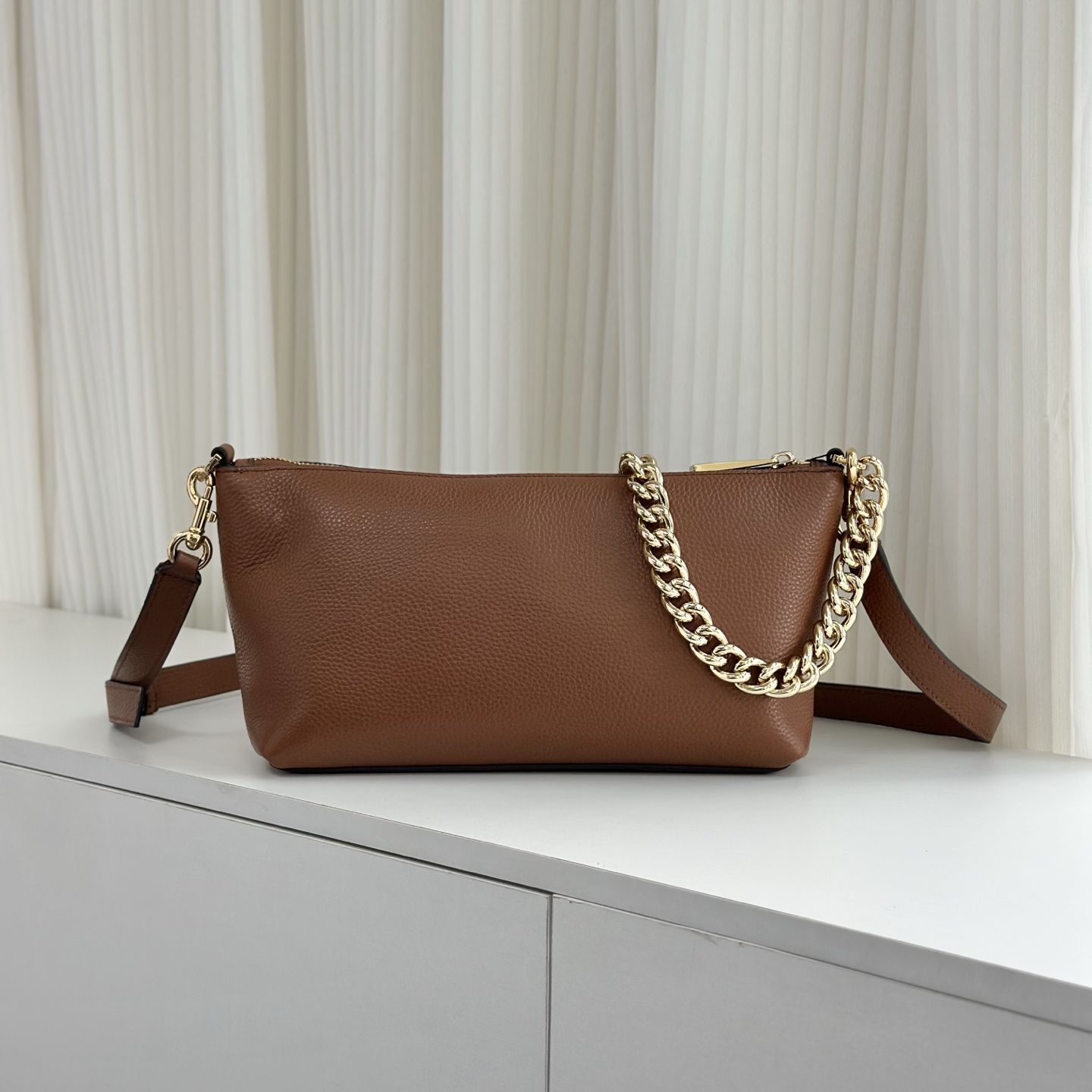 Marc Jacobs Mj 牛皮斜挎包 黑色 双肩带