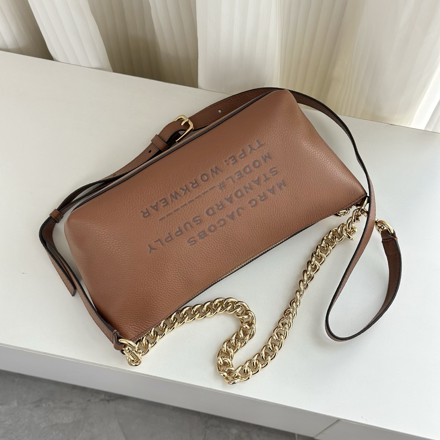 Marc Jacobs Mj 牛皮斜挎包 黑色 双肩带