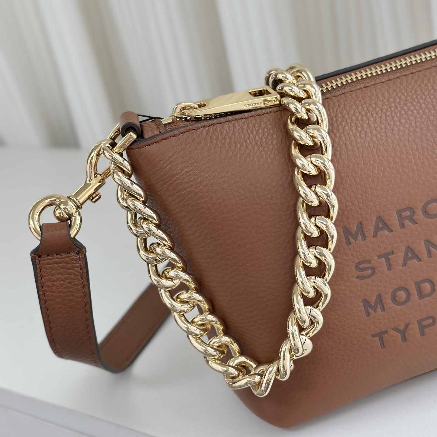 Marc Jacobs Mj 牛皮斜挎包 黑色 双肩带