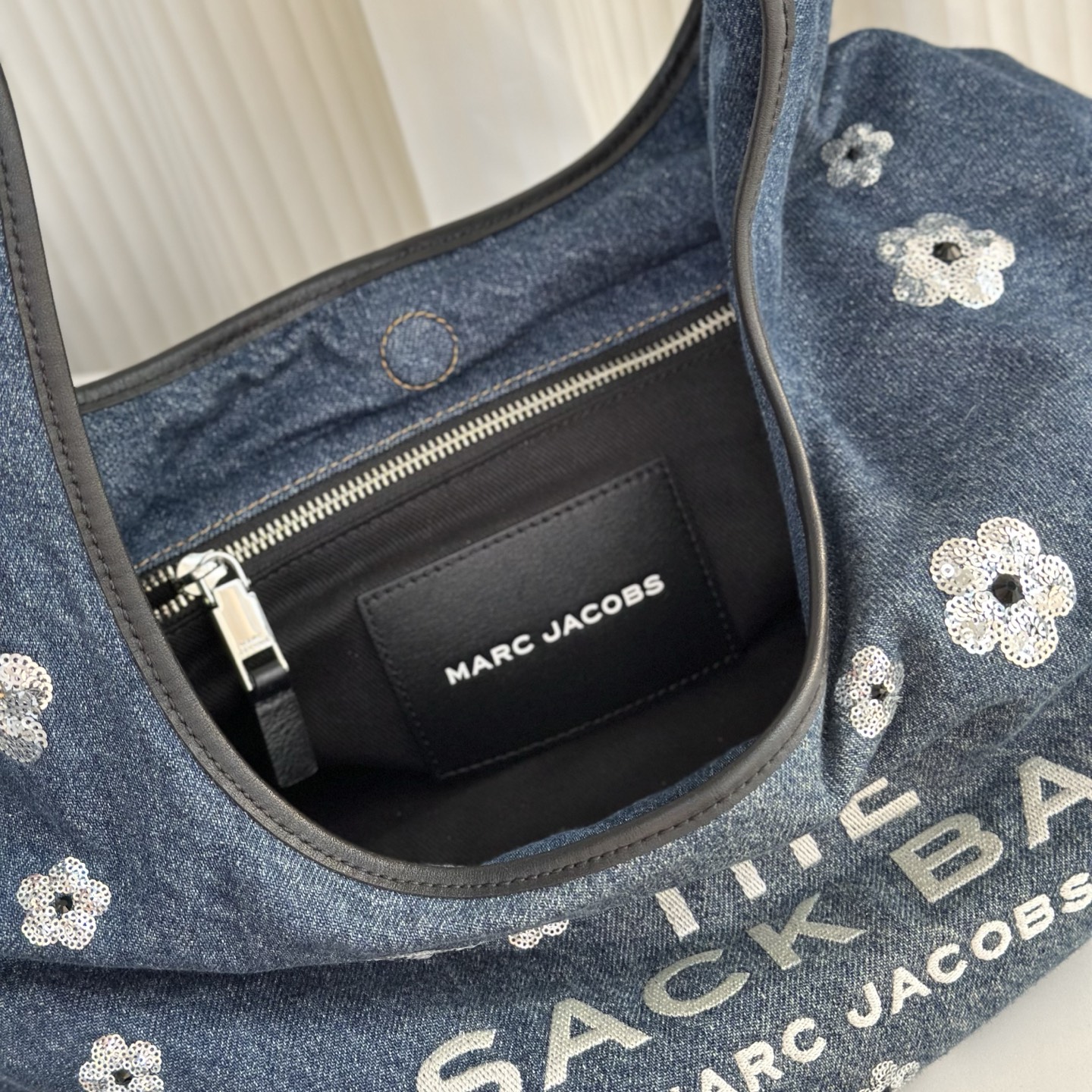 Marc Jacobs MJ 牛仔皱菊钉花菜篮子 字母袋