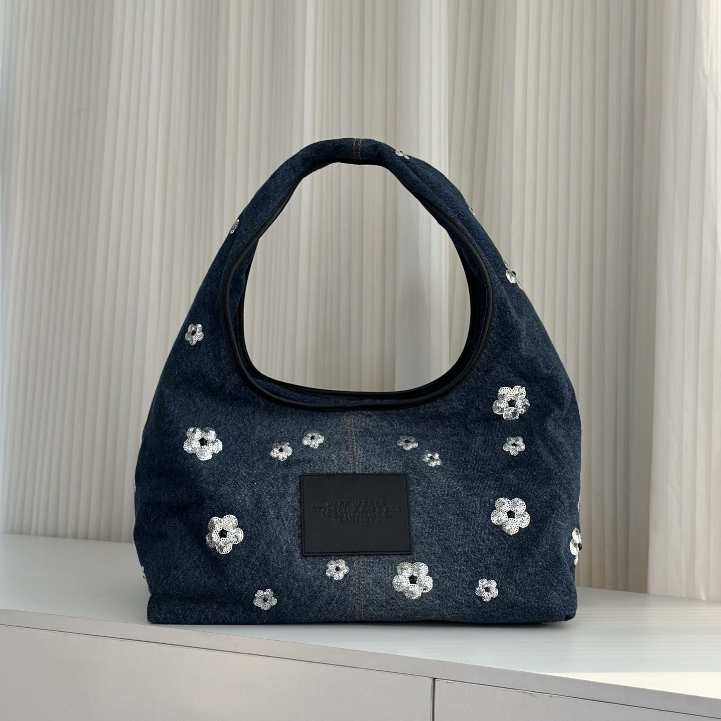 Marc Jacobs MJ 牛仔皱菊钉花菜篮子 字母袋