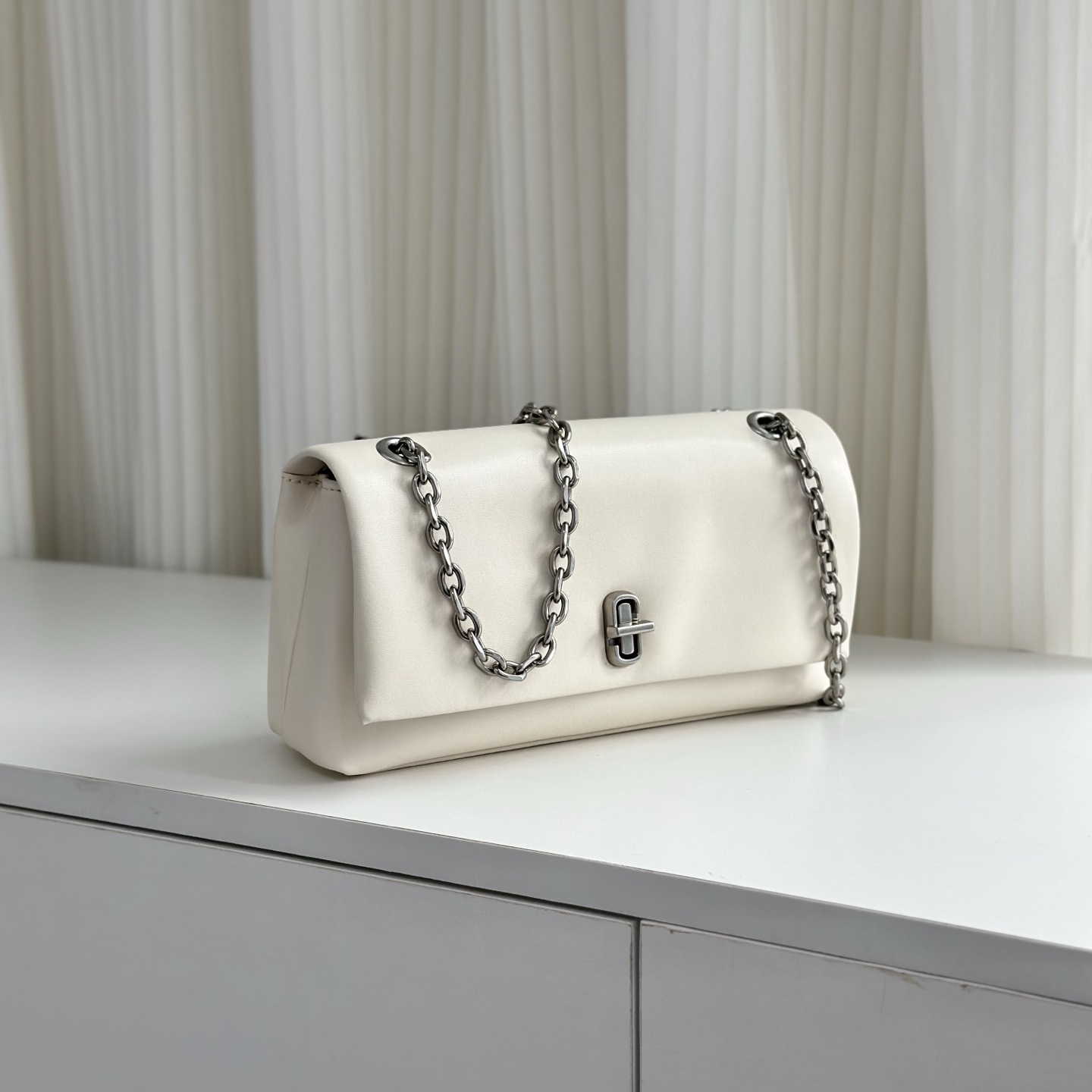 Marc Jacobs MJ 迷你链条斜挎包 白色