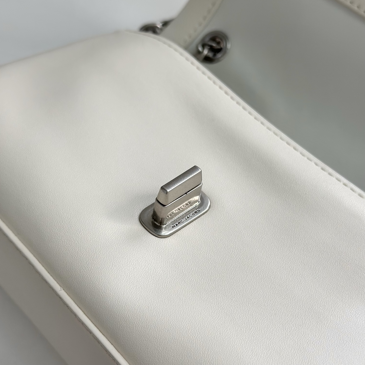 Marc Jacobs MJ 迷你链条斜挎包 白色
