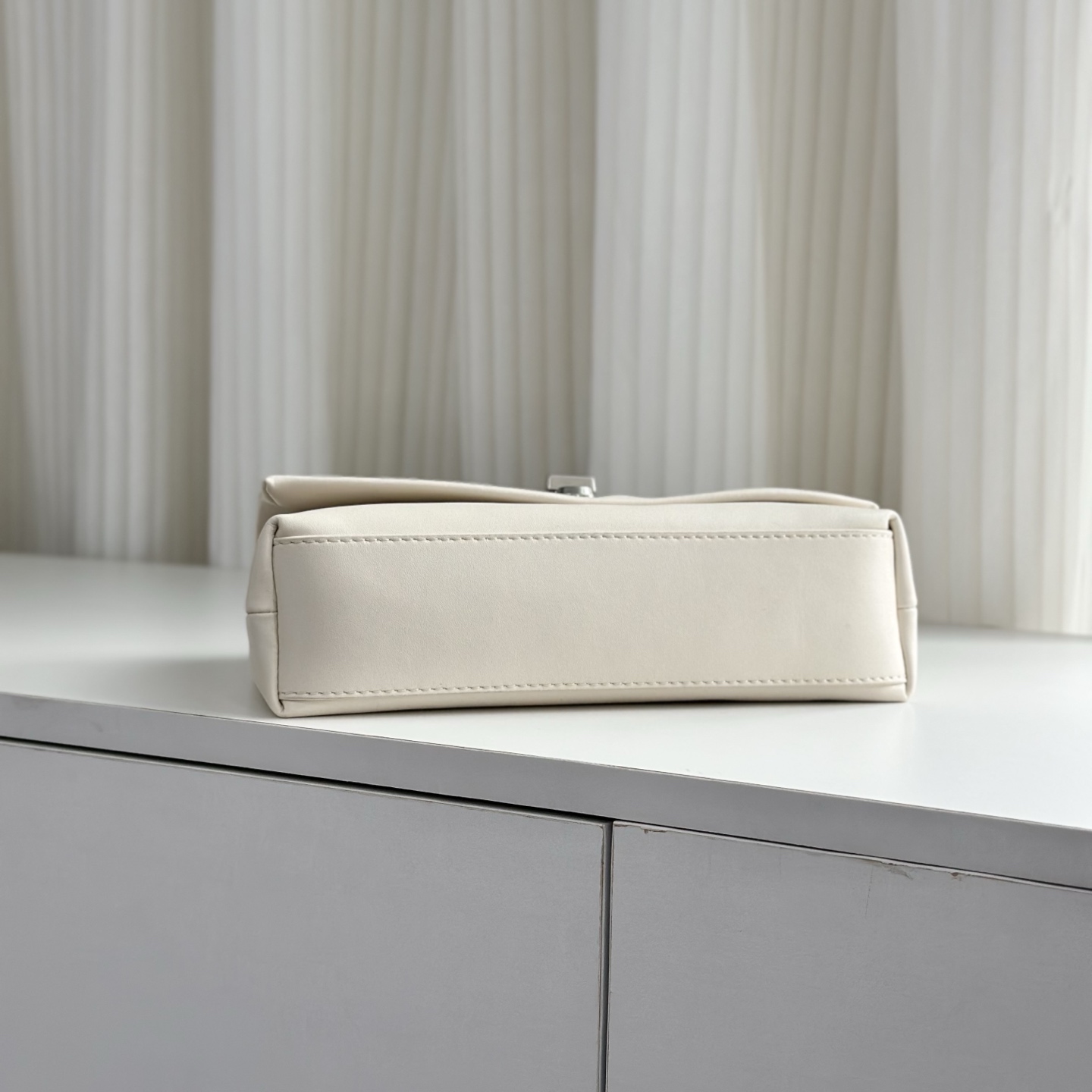 Marc Jacobs MJ 迷你链条斜挎包 白色