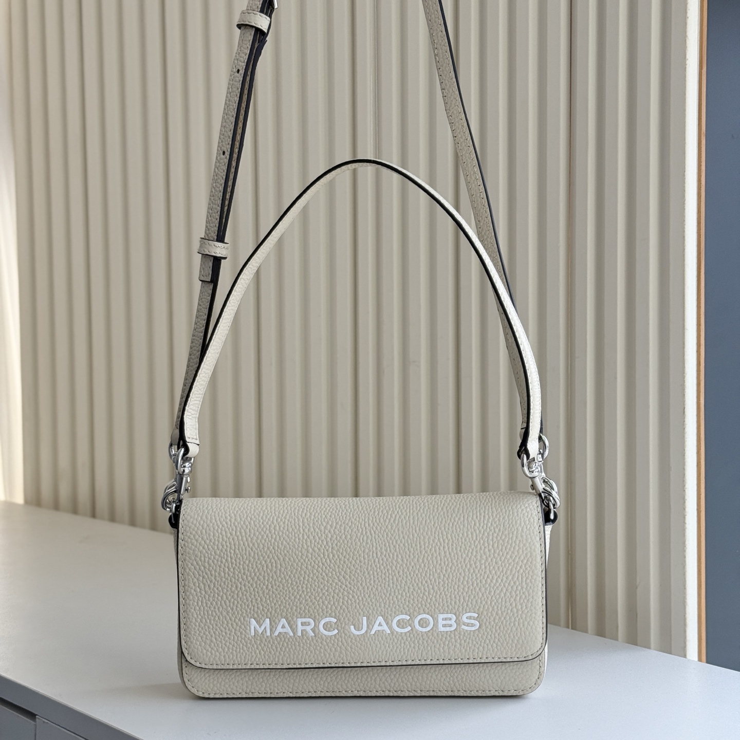 Marc Jacobs MJ 信封包 斜挎包 手提包双肩带设计简单实用