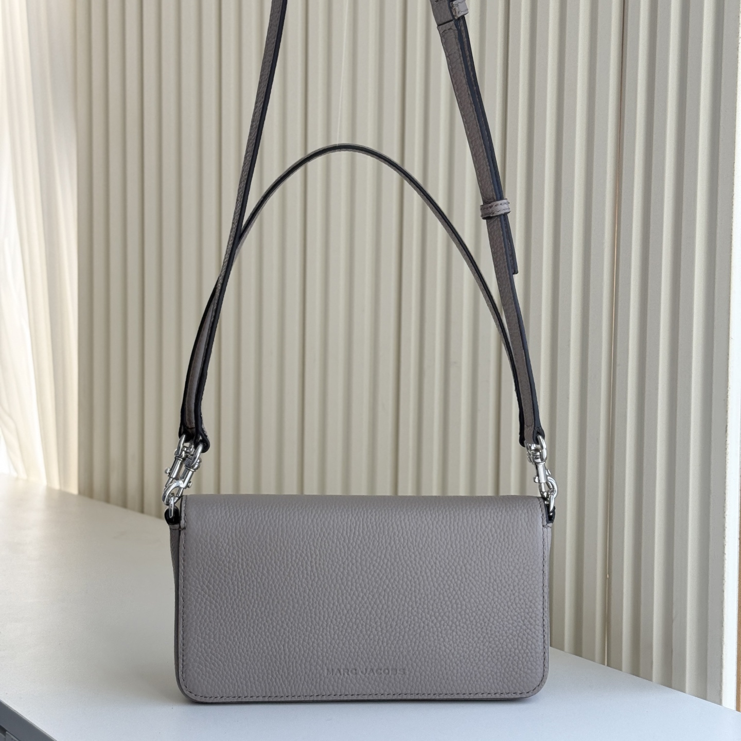 Marc Jacobs MJ 信封包 斜挎包 手提包双肩带设计简单实用