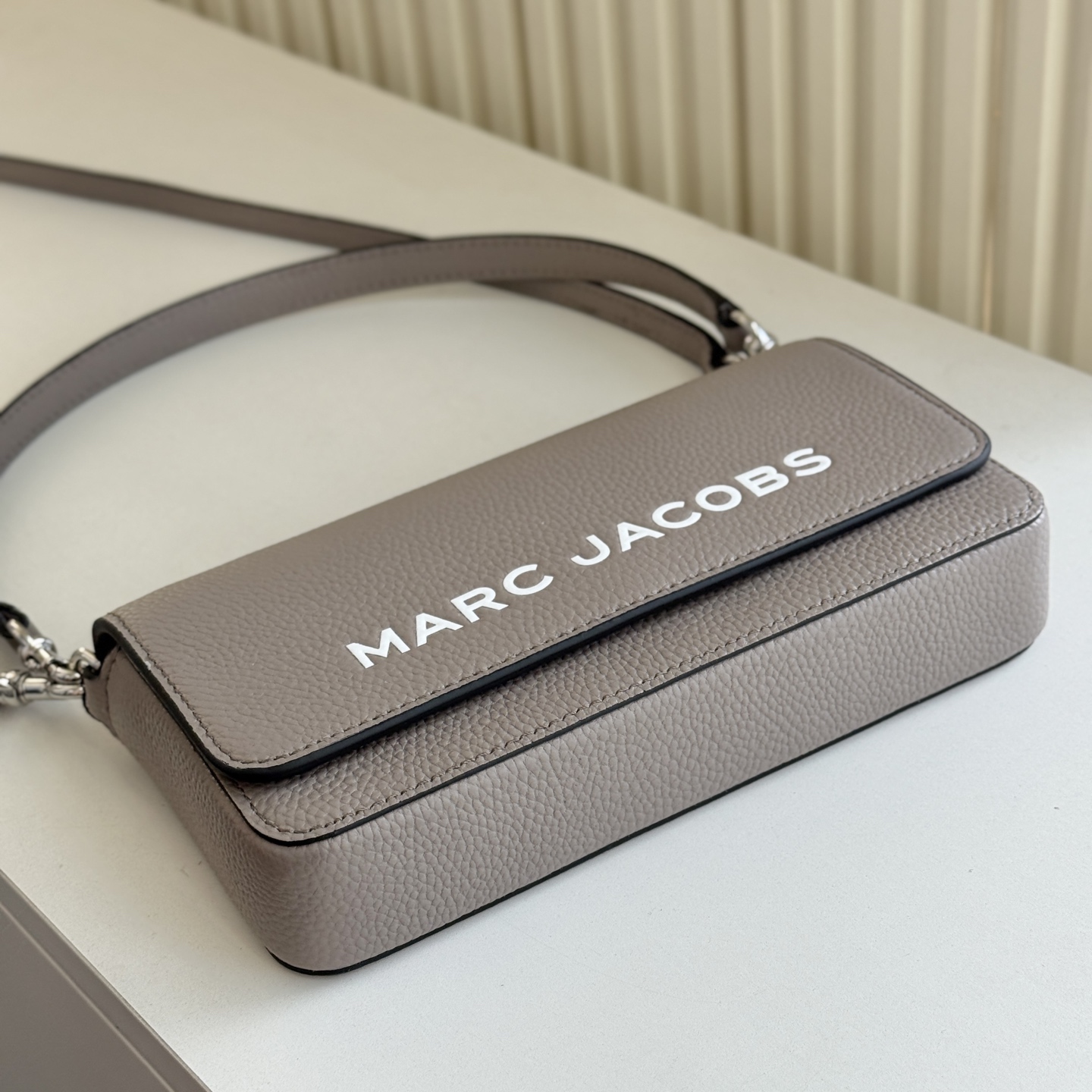 Marc Jacobs MJ 信封包 斜挎包 手提包双肩带设计简单实用