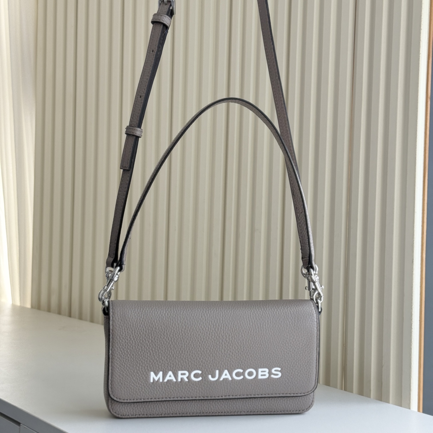 Marc Jacobs MJ 信封包 斜挎包 手提包双肩带设计简单实用
