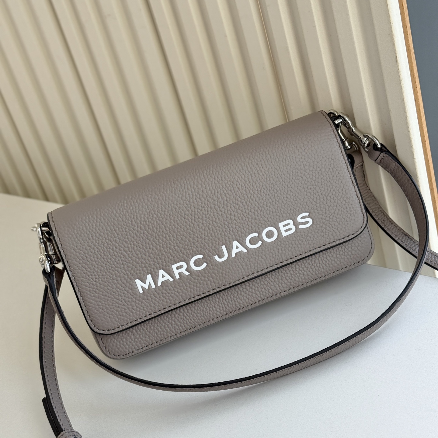 Marc Jacobs MJ 信封包 斜挎包 手提包双肩带设计简单实用