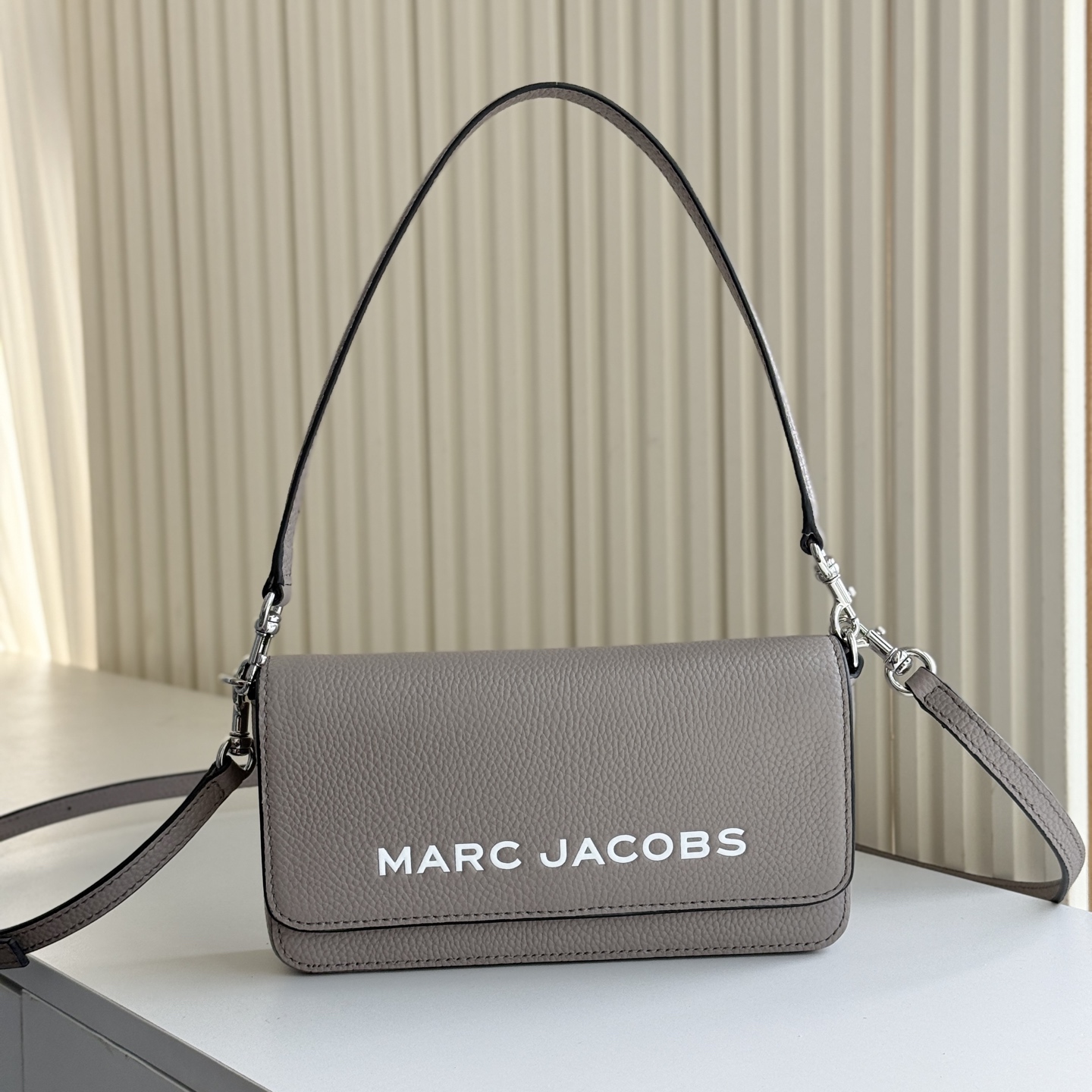 Marc Jacobs MJ 信封包 斜挎包 手提包双肩带设计简单实用