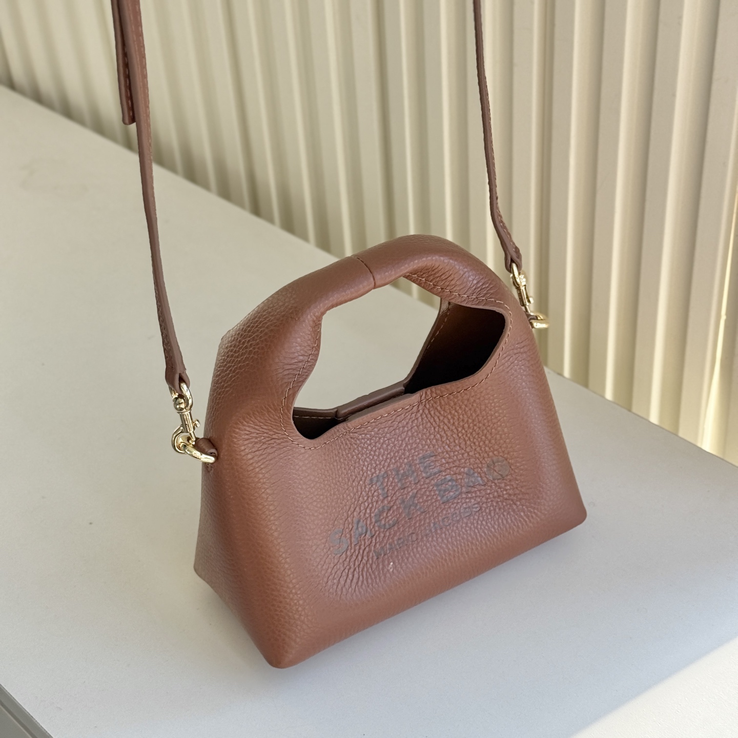 Marc Jacobs MARC JACOBS/莫杰 SACK 迷你 荔枝纹牛皮斜挎包 手拿包 3色