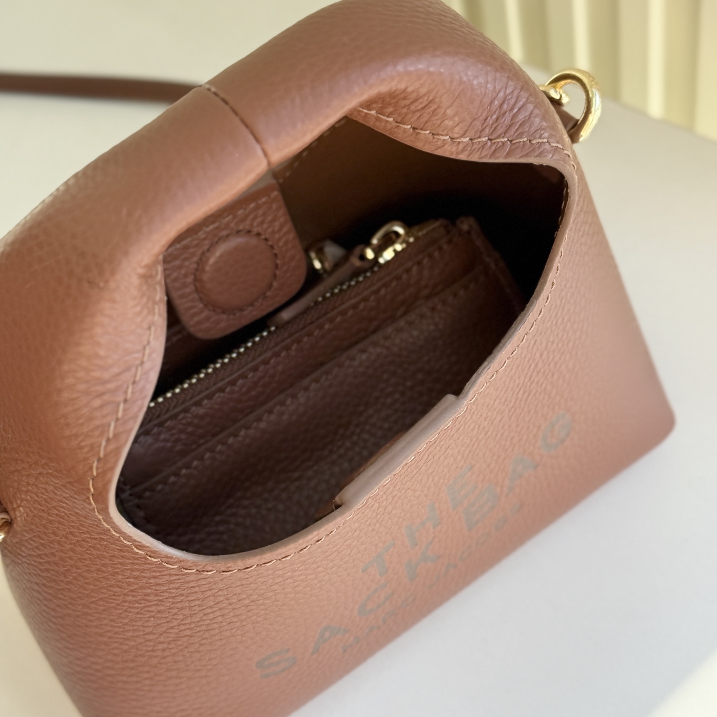 Marc Jacobs MARC JACOBS/莫杰 SACK 迷你 荔枝纹牛皮斜挎包 手拿包 3色