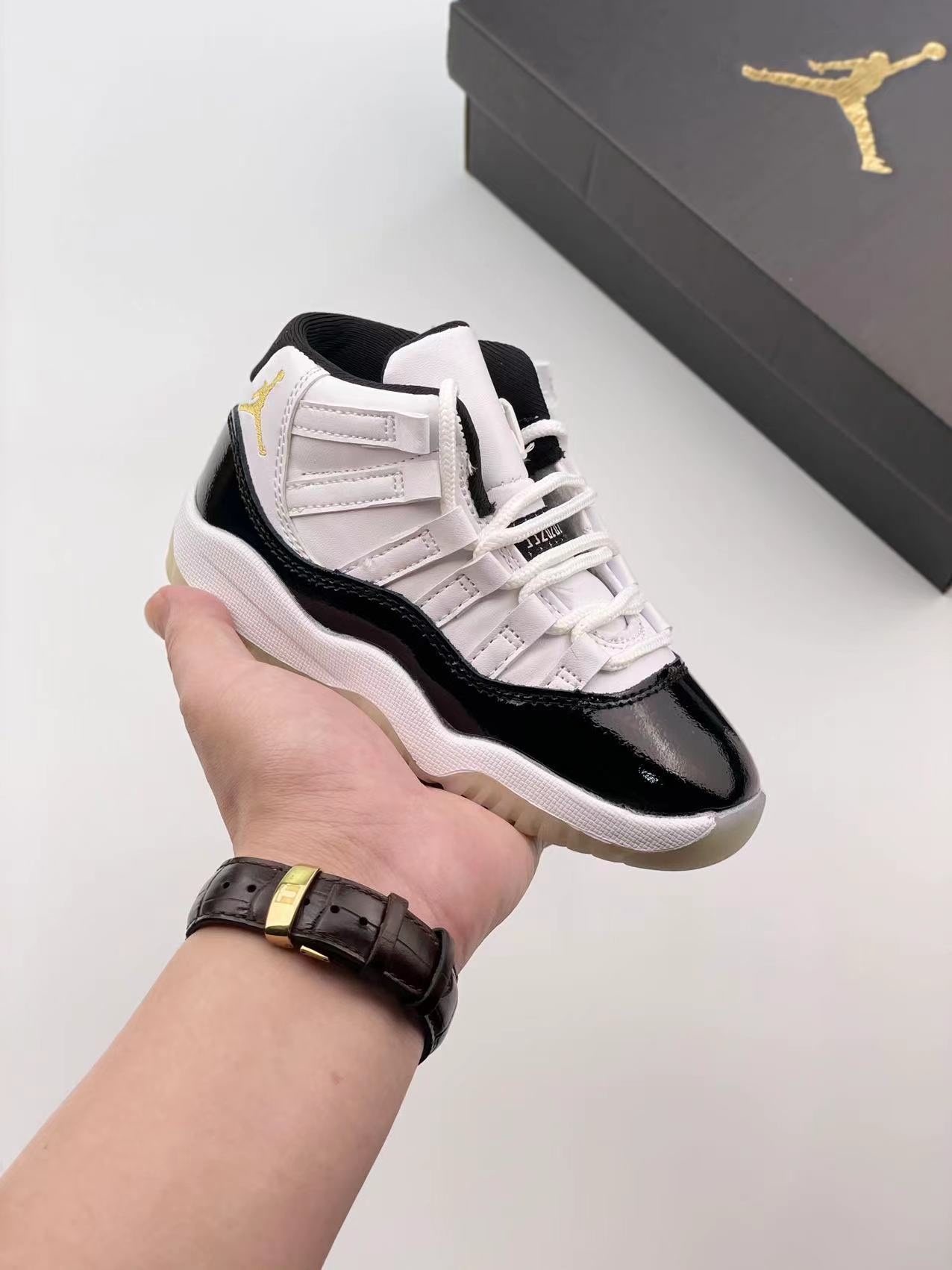 🈴乔11高帮儿童板鞋🌟 22-37码 入秋高帮板鞋安排起来💫小盆友要时尚当然也要穿得舒服，穿一次就沦陷，拼色百搭，想怎么搭都有型柔韧软底，轻松玩耍和一整天-选品中心