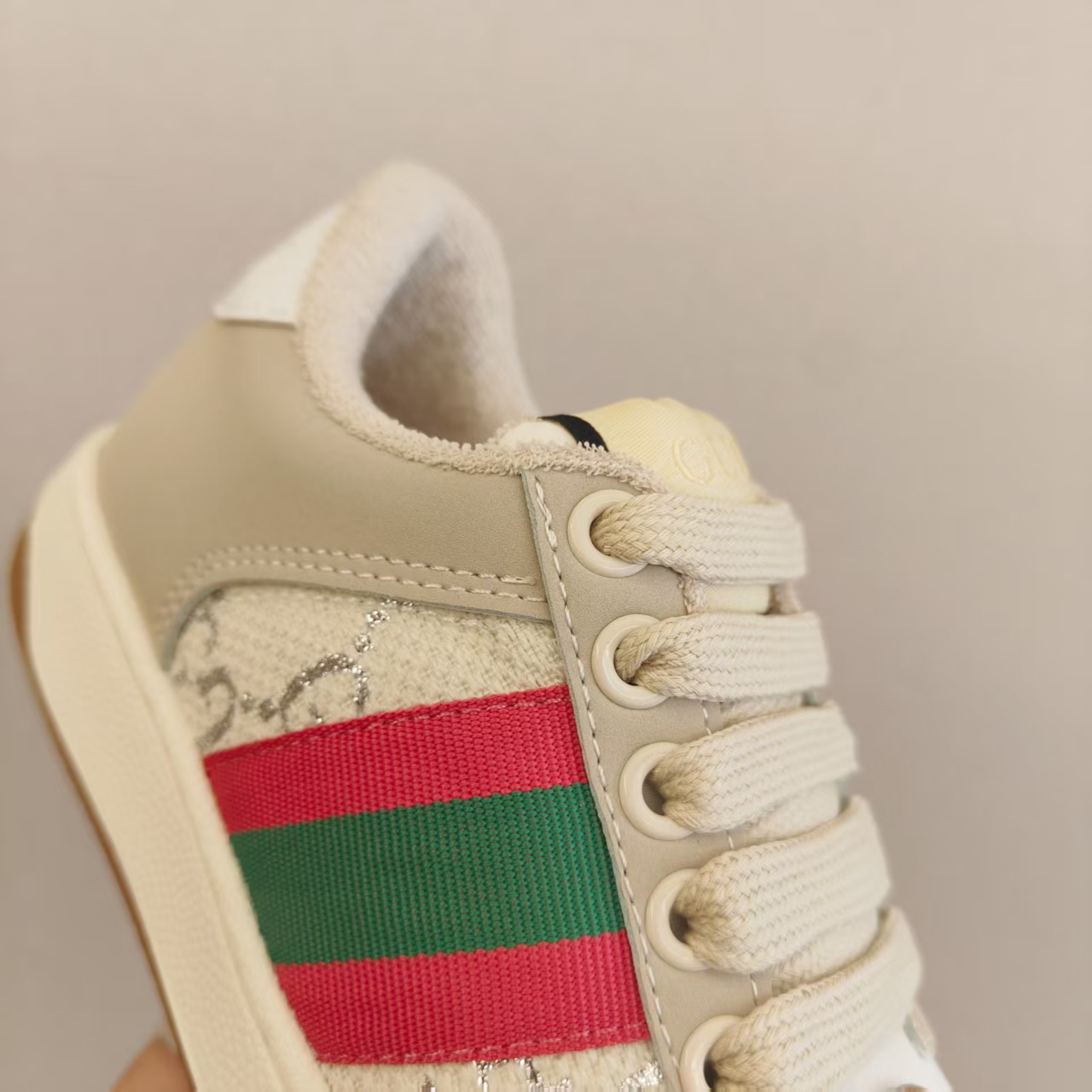 图片[7]-新配色！！！出口欧洲版古驰GUCCI头层皮 GUCCI古驰新款儿童休闲鞋 尺码：24-35码 必入的大牌系列，经典古驰小蜜蜂系列。出口欧版，货不多卖一双少一双。 优质皮料定制，脚感舒适☁ 原版大底，耐磨防滑✔-选品中心