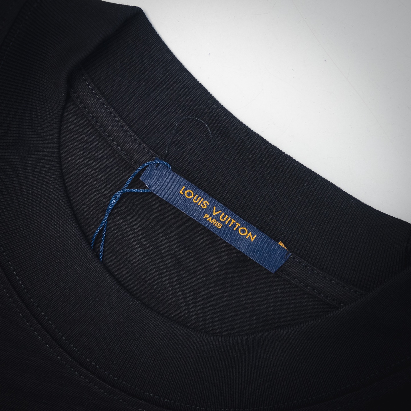 Louis Vuitton/路易威登 25ss 领口涂鸦字母印花短袖