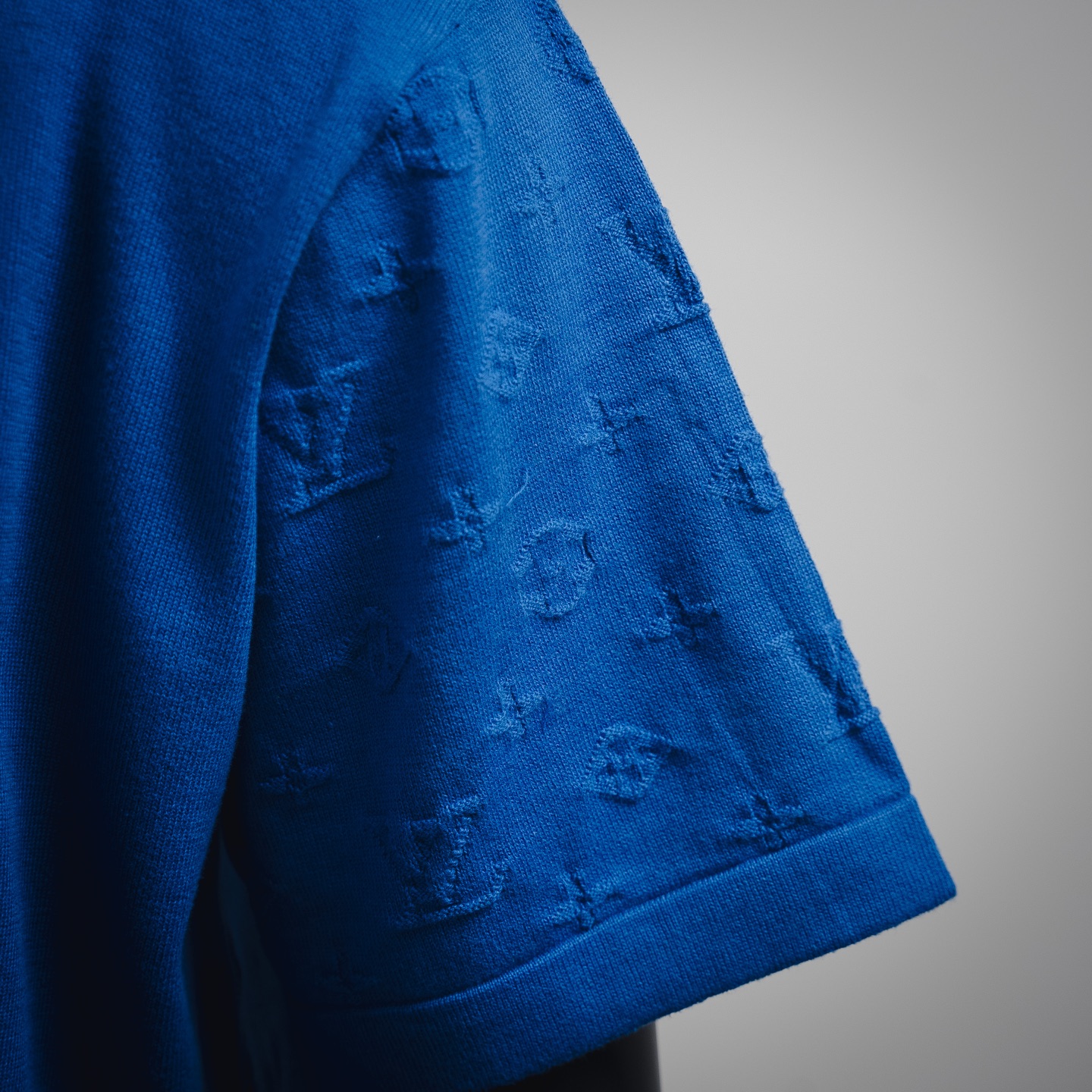 Louis Vuitton/路易威登 25Fw 新款 提花袖毛织短袖-Chinese UA Cheap High Quatity Brand Clothes Bags handbags Sneakers wholesale wholesaler seller from China Factory suppliers Fashion Clothing Shoes best Quality Beautiful Price Louis Vuitton/路易威登 25Fw 新款 提花袖毛织短袖