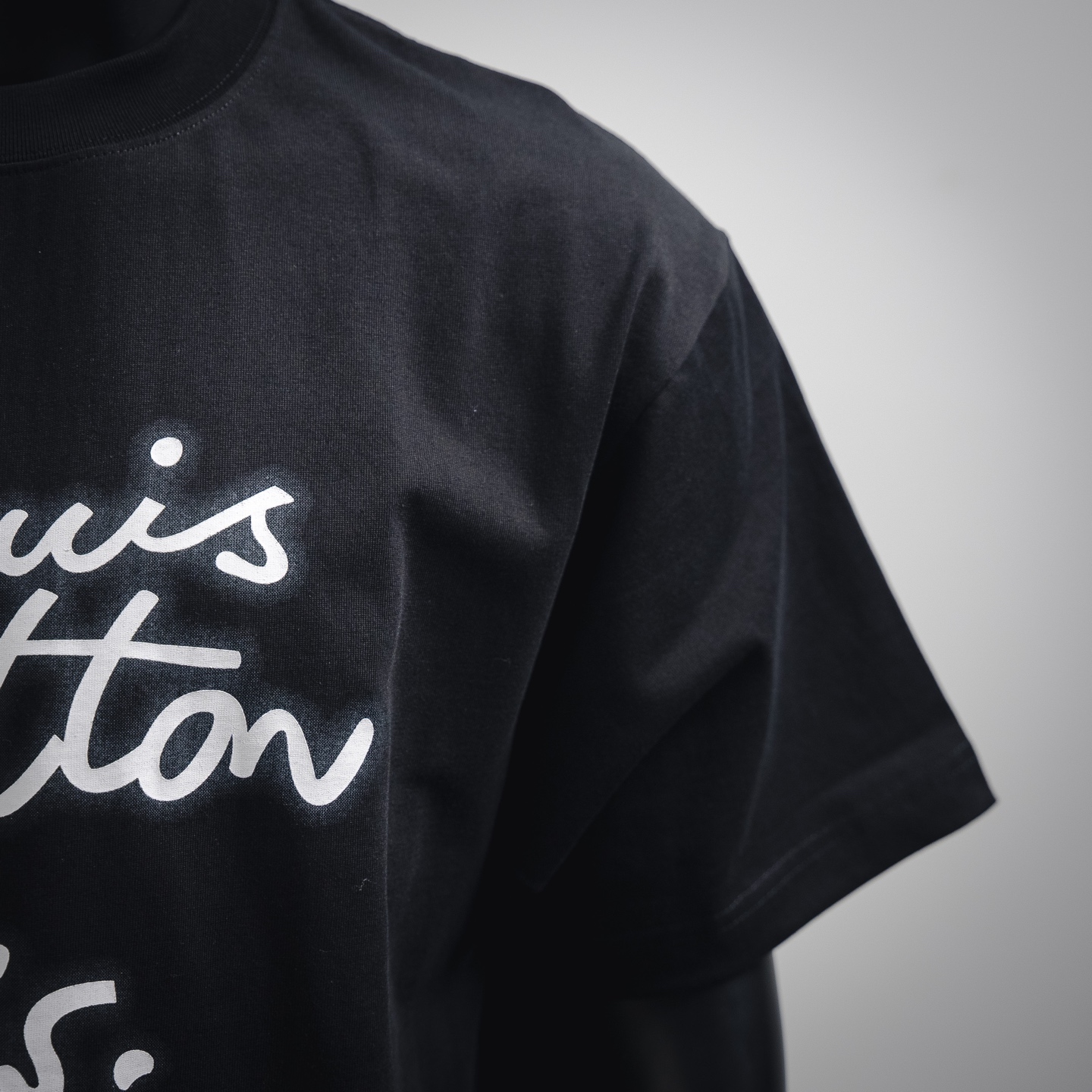 LOUIS VUITTON路易威登 LV霓虹标识短袖T恤-Chinese UA Cheap High Quatity Brand Clothes Bags handbags Sneakers wholesale wholesaler seller from China Factory suppliers Fashion Clothing Shoes best Quality Beautiful Price LOUIS VUITTON路易威登 LV霓虹标识短袖T恤