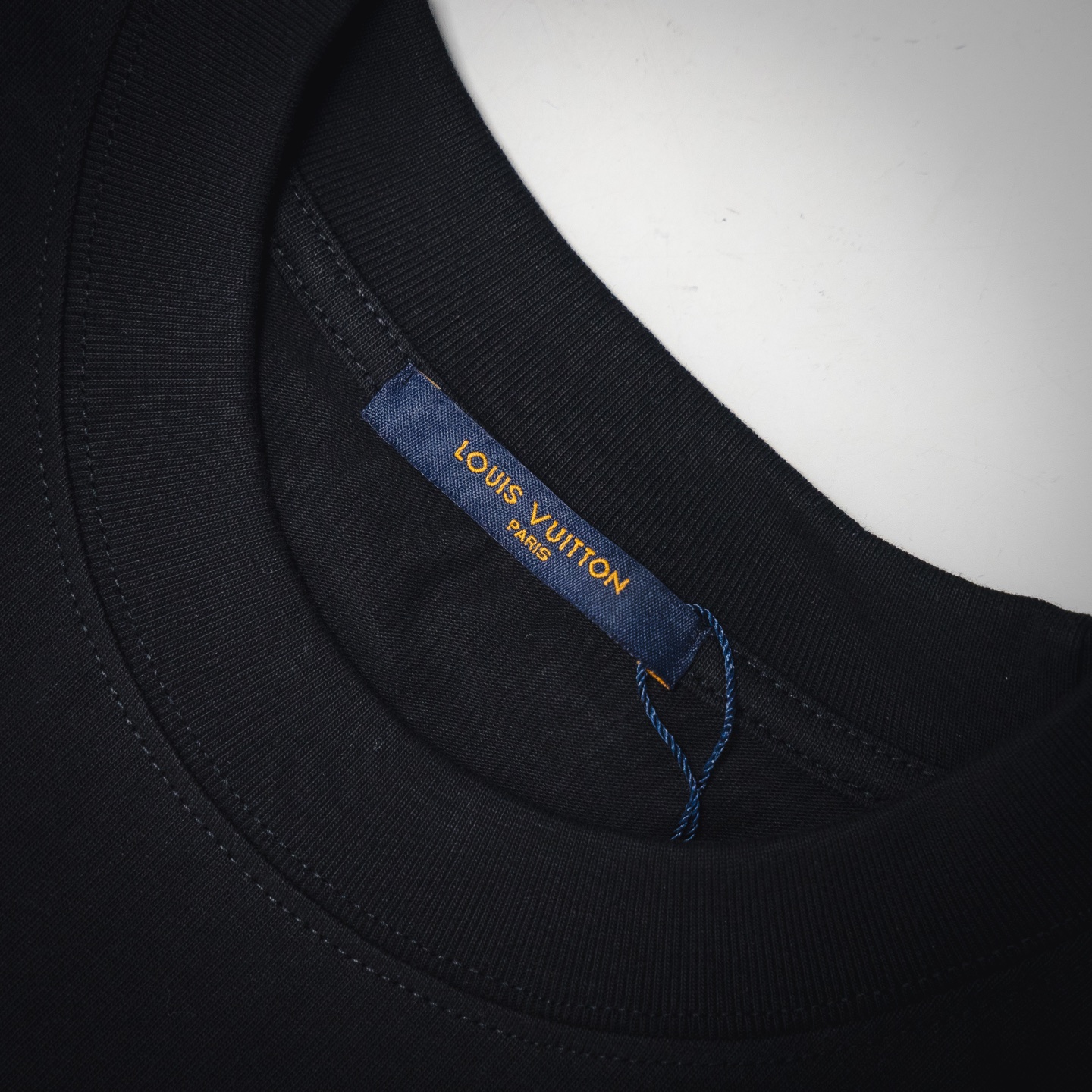 LOUIS VUITTON路易威登 LV霓虹标识短袖T恤-Chinese UA Cheap High Quatity Brand Clothes Bags handbags Sneakers wholesale wholesaler seller from China Factory suppliers Fashion Clothing Shoes best Quality Beautiful Price LOUIS VUITTON路易威登 LV霓虹标识短袖T恤