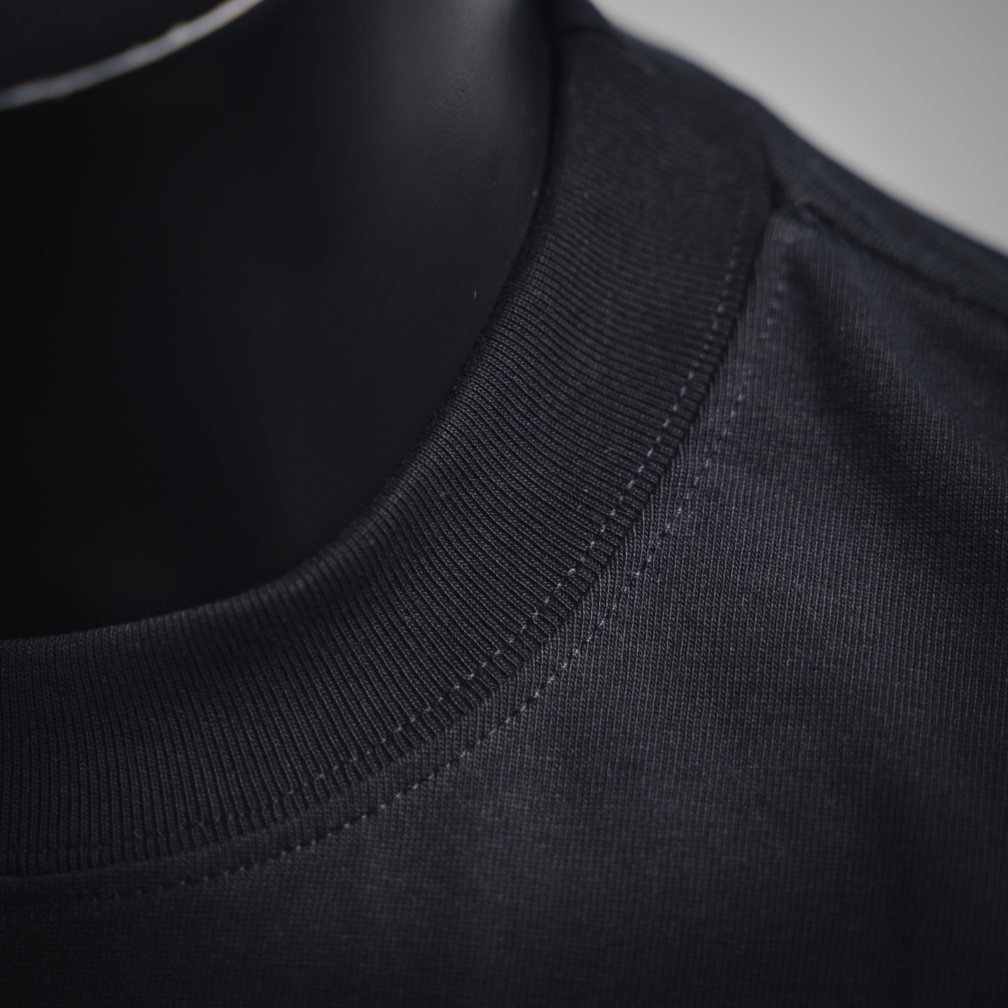 LOUIS VUITTON路易威登 LV霓虹标识短袖T恤-Chinese UA Cheap High Quatity Brand Clothes Bags handbags Sneakers wholesale wholesaler seller from China Factory suppliers Fashion Clothing Shoes best Quality Beautiful Price LOUIS VUITTON路易威登 LV霓虹标识短袖T恤