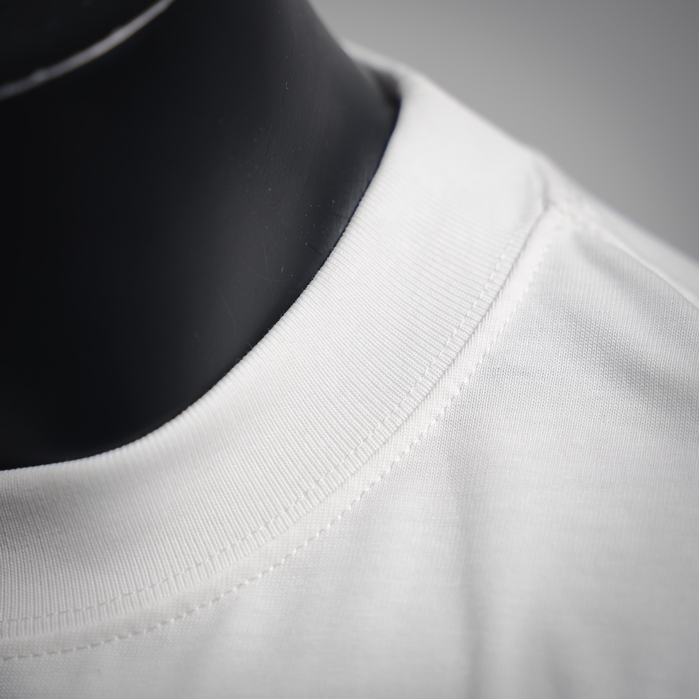 Lululemon露露25ss发泡logo标识圆领短袖T恤 黑色 白色-Chinese UA Cheap High Quatity Brand Clothes Bags handbags Sneakers wholesale wholesaler seller from China Factory suppliers Fashion Clothing Shoes best Quality Beautiful Price Lululemon露露25ss发泡logo标识圆领短袖T恤 黑色 白色