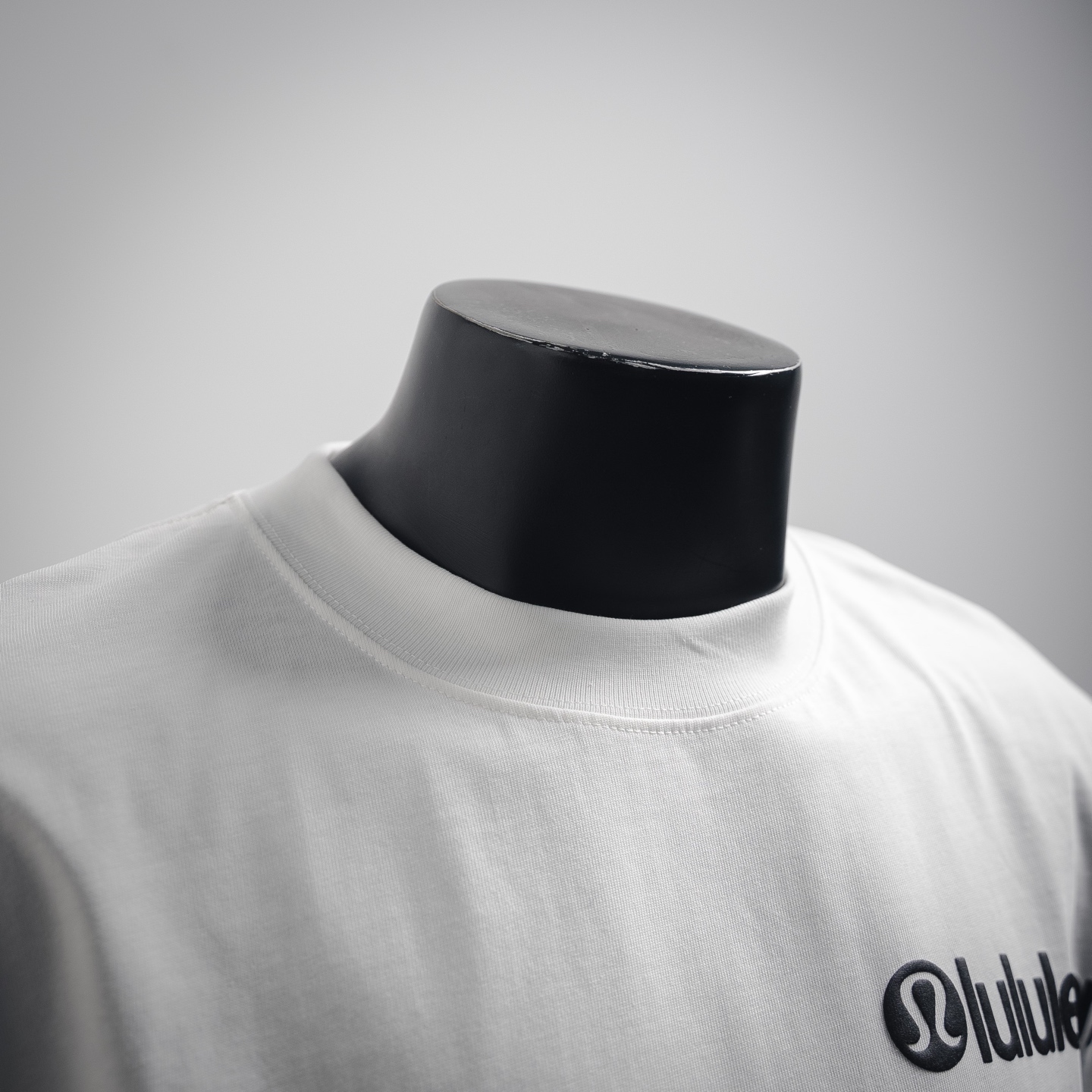 Lululemon露露25ss发泡logo标识圆领短袖T恤 黑色 白色-Chinese UA Cheap High Quatity Brand Clothes Bags handbags Sneakers wholesale wholesaler seller from China Factory suppliers Fashion Clothing Shoes best Quality Beautiful Price Lululemon露露25ss发泡logo标识圆领短袖T恤 黑色 白色