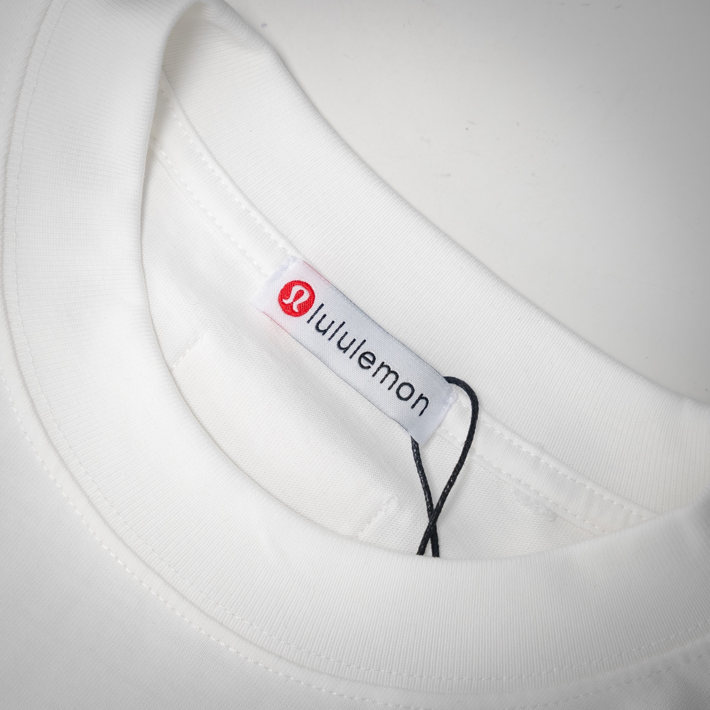 Lululemon露露25ss发泡logo标识圆领短袖T恤 黑色 白色-Chinese UA Cheap High Quatity Brand Clothes Bags handbags Sneakers wholesale wholesaler seller from China Factory suppliers Fashion Clothing Shoes best Quality Beautiful Price Lululemon露露25ss发泡logo标识圆领短袖T恤 黑色 白色