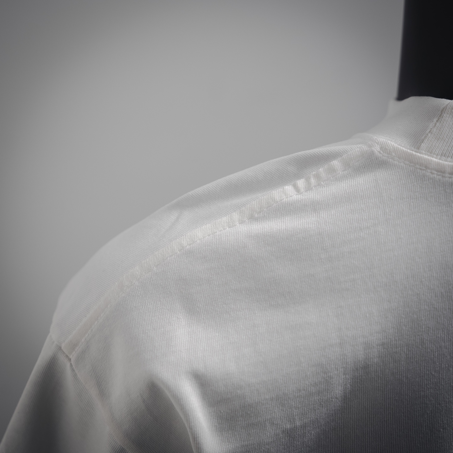 Lululemon露露25ss发泡logo标识圆领短袖T恤 黑色 白色-Chinese UA Cheap High Quatity Brand Clothes Bags handbags Sneakers wholesale wholesaler seller from China Factory suppliers Fashion Clothing Shoes best Quality Beautiful Price Lululemon露露25ss发泡logo标识圆领短袖T恤 黑色 白色