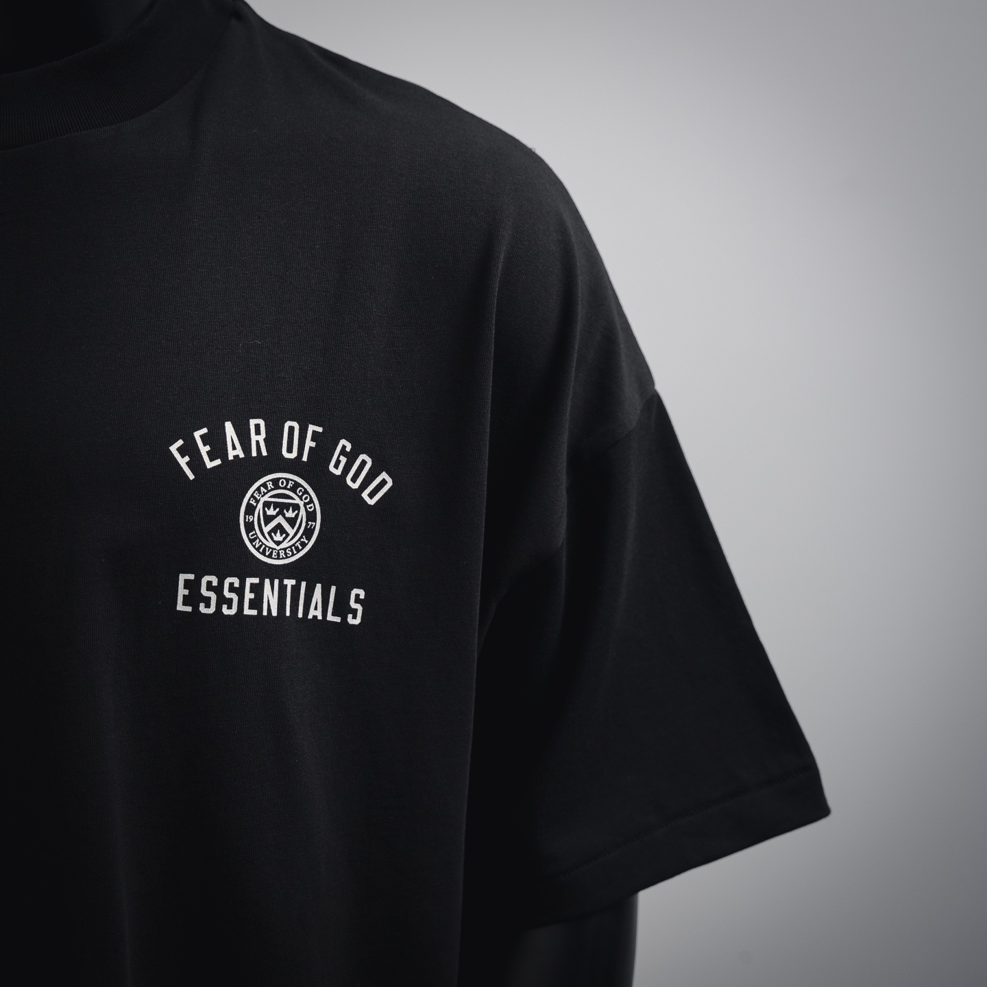 Fear of God Essentials FALL24 校园HOLIDAY系列 Jersey Crewneck Tee 字母Logo印花基础圆领休闲短袖T恤
