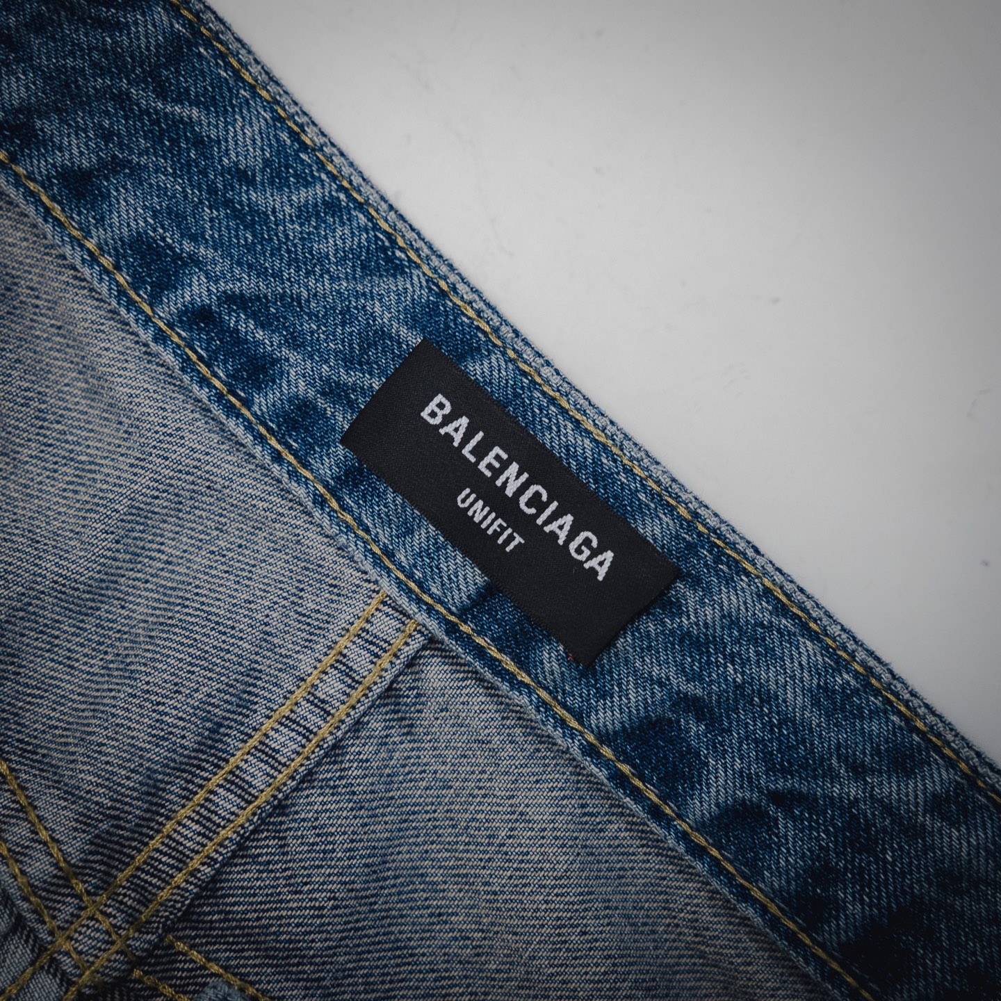 Balenciaga 25ss水洗破坏割烂牛仔裤