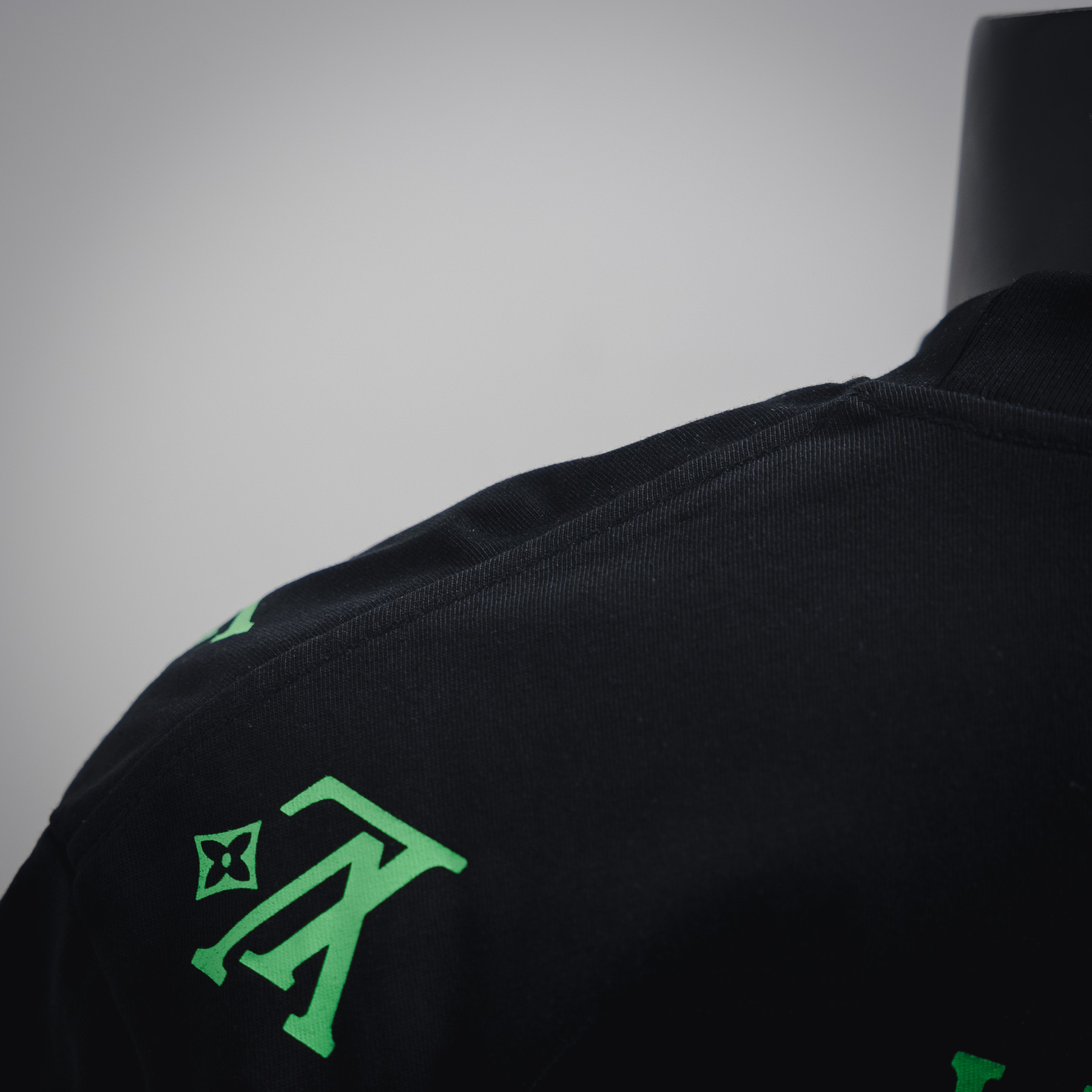 Louis Vuitton/路易威登 2025ss绿色满印logo短袖T恤 黑色 白色